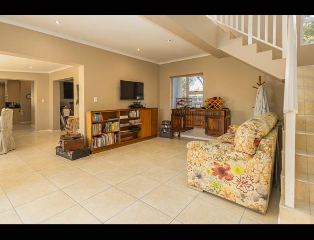 3 BEDROOM FREESTANDING SOLD IN MELKBOSSTRAND CENTRAL